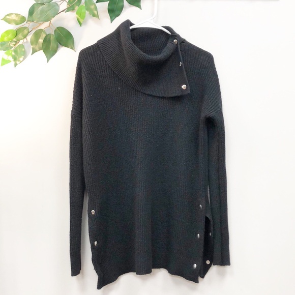 Banana Republic Sweaters - ❤️FINAL❤️BANANA REPUBLIC | Black Knit Sweater